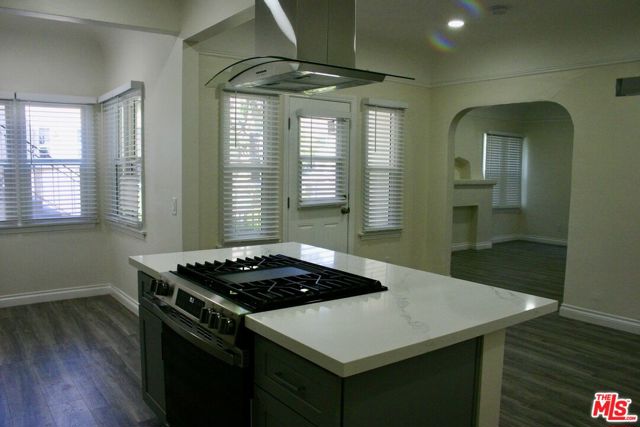 4265 Garthwaite Avenue, Los Angeles CA: https://media.crmls.org/mediaz/198fd7a5-1f44-4b98-9e1e-77b857503d61.jpg