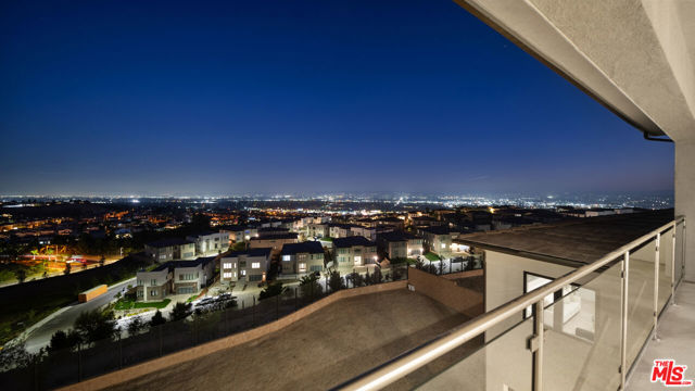 11782 N Hillsborough Lane, Porter Ranch CA: https://media.crmls.org/mediaz/198fe8e9-775d-4257-8d30-2cf9ae2eb544.jpg