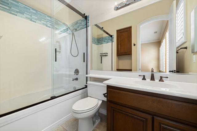 81220 Victoria Lane, La Quinta CA: https://media.crmls.org/mediaz/19900748-d281-4292-82b6-29c4cfba0563.jpg