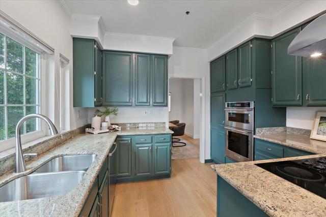 1233 Bellevue Avenue, Burlingame CA: https://media.crmls.org/mediaz/1990509a-459a-40fb-b650-aa30a035ec65.jpg