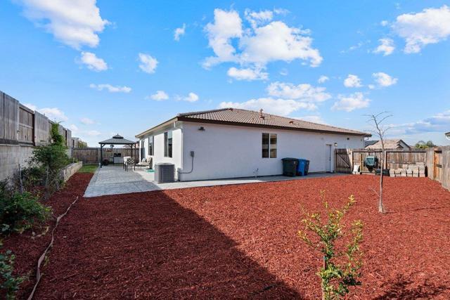 2111 Rosewood Drive, Hollister CA: https://media.crmls.org/mediaz/1990892c-26d3-4d8f-afc9-f94b3acc668f.jpg