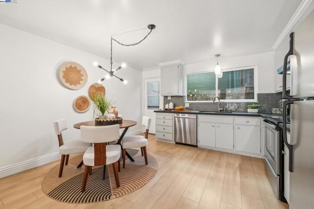 5242 Miles Avenue, Oakland CA: https://media.crmls.org/mediaz/19909d5f-7f6f-4e98-950f-9d9f4b3cb632.jpg