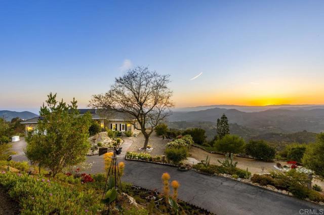 1078 Rainbow Crest Road, Fallbrook CA: https://media.crmls.org/mediaz/1990ce12-c718-467f-993c-d123afe3f829.jpg