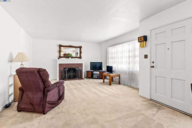 18289 Meekland Ave, Hayward CA: https://media.crmls.org/mediaz/1991137f-6c8b-4bcf-ab68-1741f1b0f95a.jpg
