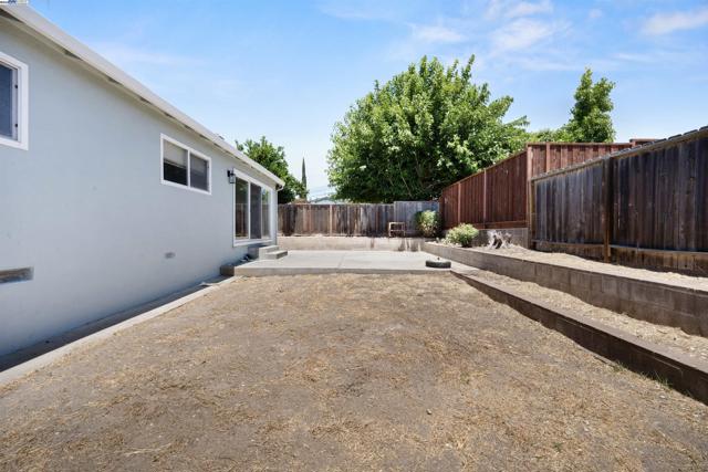 252 Martin Avenue, Livermore CA: https://media.crmls.org/mediaz/1991c578-de8e-4e5a-a164-8c2f4f4b2d01.jpg