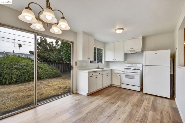 2040 Lanai Ave, San Jose CA: https://media.crmls.org/mediaz/19926fa7-ffed-4ca0-bfad-0b1e3ef7c531.jpg