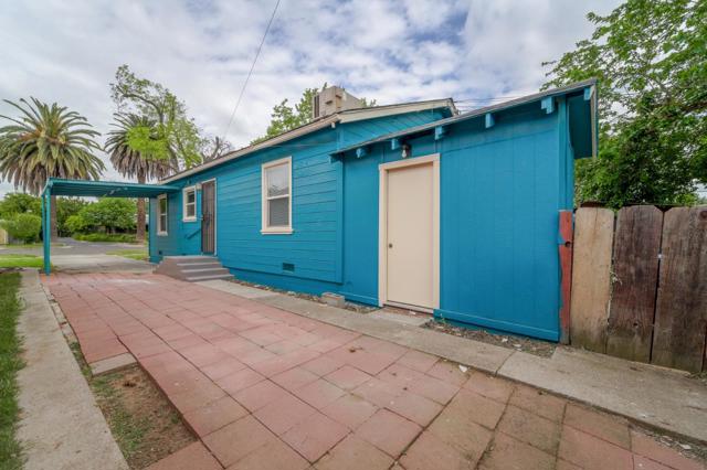 636 W 25th Street, Merced CA: https://media.crmls.org/mediaz/1992e6e9-35ff-4a4c-9764-c9fc4b36b03e.jpg
