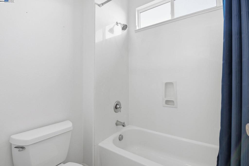 https://media.crmls.org/mediaz/1994b8a0-0036-4d80-9db0-cc966de0bbf0.jpg?preset=X-Large