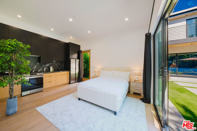 5141 Varna Avenue, Sherman Oaks CA: https://media.crmls.org/mediaz/1994bb8a-b345-42da-b882-94e7b3a288fd.jpg