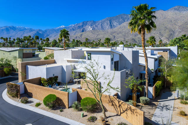 970 Oceo S Circle, Palm Springs CA: https://media.crmls.org/mediaz/199522d0-816e-42b0-b726-cc4d39f268fc.jpg