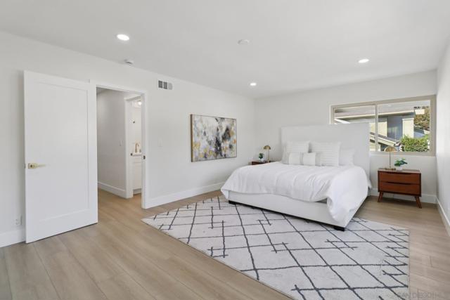 12880 War Horse St, San Diego CA: https://media.crmls.org/mediaz/19957540-fbb2-474e-80a8-98bd5c8f5369.jpg