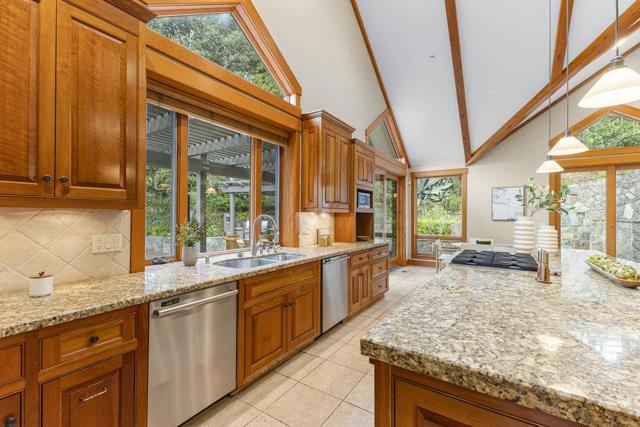 14205 Shannon Road, Los Gatos CA: https://media.crmls.org/mediaz/19958320-6d0a-43a0-b8b9-689a5352fb89.jpg