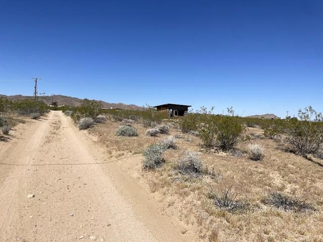 216 Jesse Road, Landers CA: https://media.crmls.org/mediaz/1996d7b2-6b80-4fa9-a32a-a048c74d6f1a.jpg