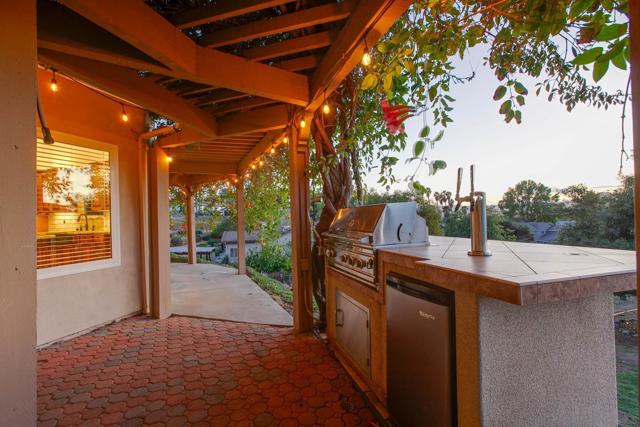 2610 Sunset Hills, Escondido CA: https://media.crmls.org/mediaz/19972a2e-3041-4239-87c6-be2a852d360b.jpg