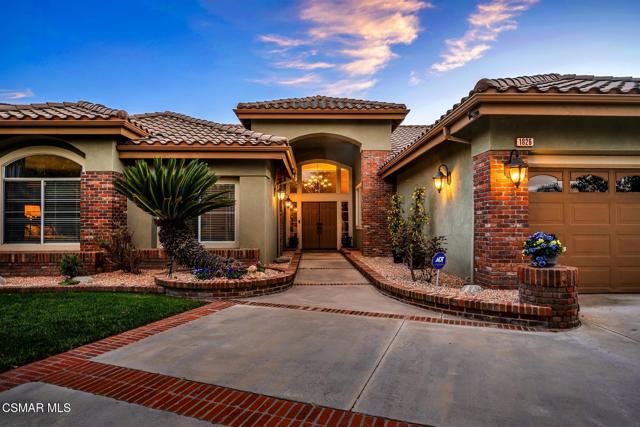 1826 Crystal View Circle, Newbury Park CA: https://media.crmls.org/mediaz/199766d5-a63f-48e4-ac33-11b5fe047676.jpg