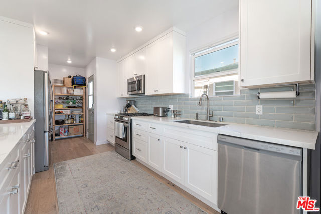 1005 N Alexandria Avenue, Los Angeles CA: https://media.crmls.org/mediaz/1997bbd1-8d2b-4dc6-bf37-0996e977776c.jpg