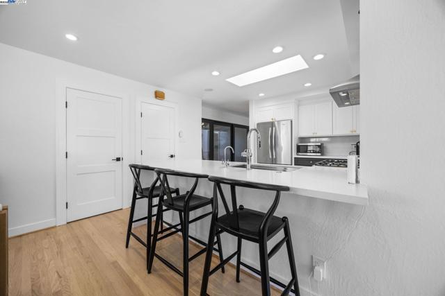 4149 Moselle Ct, Pleasanton CA: https://media.crmls.org/mediaz/19981f02-0ad2-4710-ac45-778904388b40.jpg