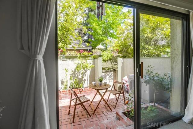 3319 Caminito Eastbluff, La Jolla CA: https://media.crmls.org/mediaz/19983621-711a-4c7b-beee-4439125cfdba.jpg