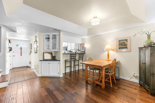 5720 Skyview Way, Agoura Hills CA: https://media.crmls.org/mediaz/1998510f-af7f-4919-a9e9-02a8329ee8c8.jpg