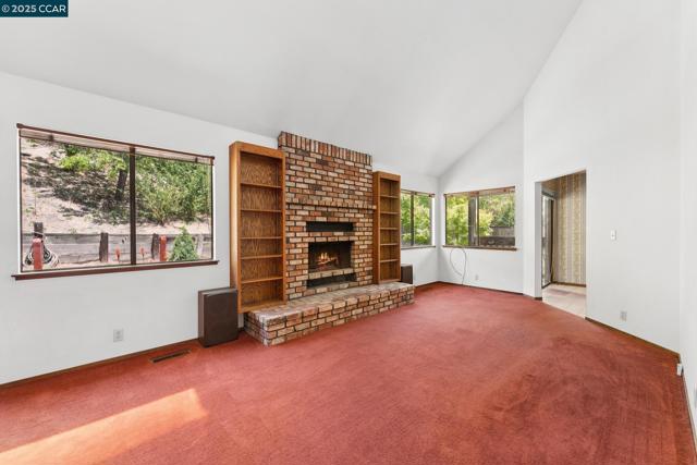 6201 Hillside Dr, El Sobrante CA: https://media.crmls.org/mediaz/19987e4d-61a6-47b8-9c8b-a11d3e360859.jpg