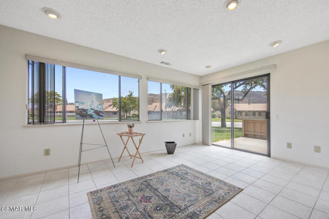 31310 Village 31, Camarillo CA: https://media.crmls.org/mediaz/1998eadb-94da-492b-8380-91a917767545.jpg