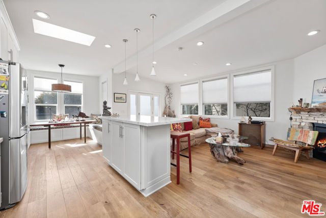 29500 Heathercliff Road, Malibu CA: https://media.crmls.org/mediaz/199a1b07-0a92-4031-920a-e4ef317e632f.jpg