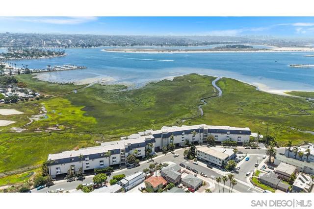 4007 Crown Point Drive, San Diego CA: https://media.crmls.org/mediaz/199a4537-14ce-4fe4-9a68-d7bf23064f5f.jpg