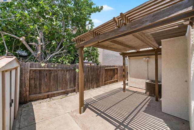 1970 Knollcrest Ln, Tracy CA: https://media.crmls.org/mediaz/199ab3d8-49cf-42dd-bf33-4ca126a73c6f.jpg