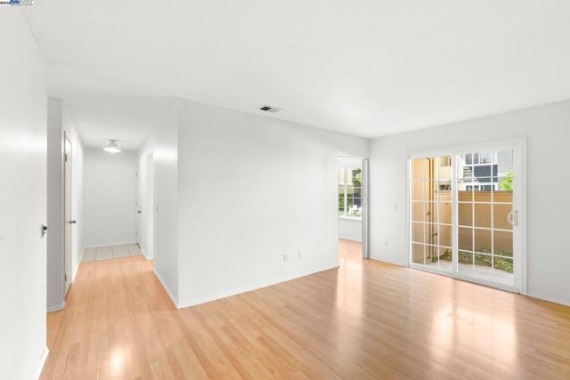 2575 Easton Way, San Jose CA: https://media.crmls.org/mediaz/199ad47a-d7ef-4755-b207-5106ec4c082b.jpg