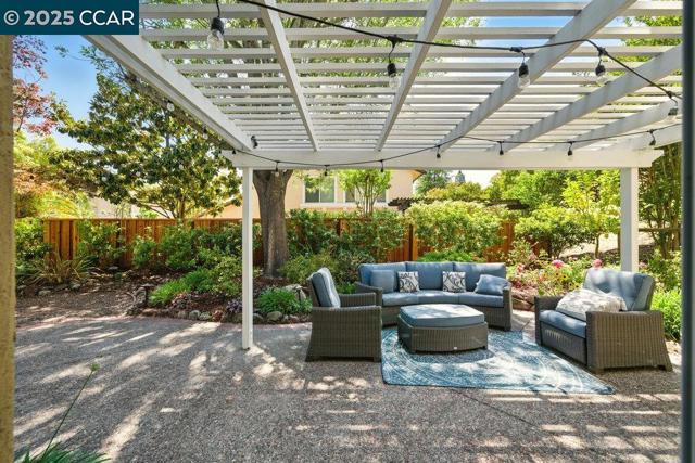 29 Blue Haven Ct, Danville CA: https://media.crmls.org/mediaz/199c8252-b6be-48d4-a131-a379b2c50cbc.jpg