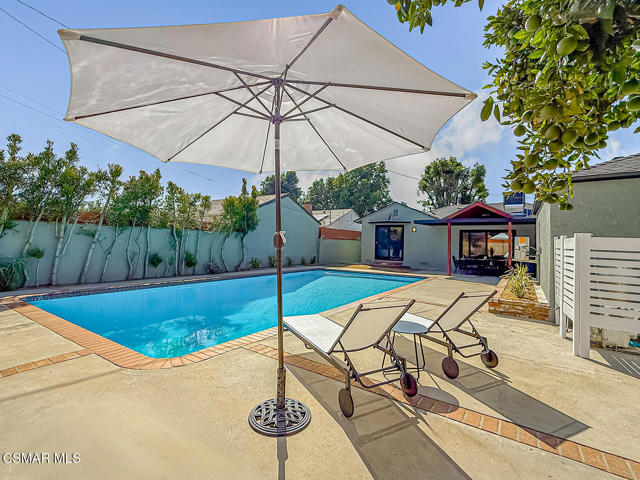 7530 Gaviota Avenue, Lake Balboa CA: https://media.crmls.org/mediaz/199d683f-88ab-41aa-8567-b23483205a0e.jpg