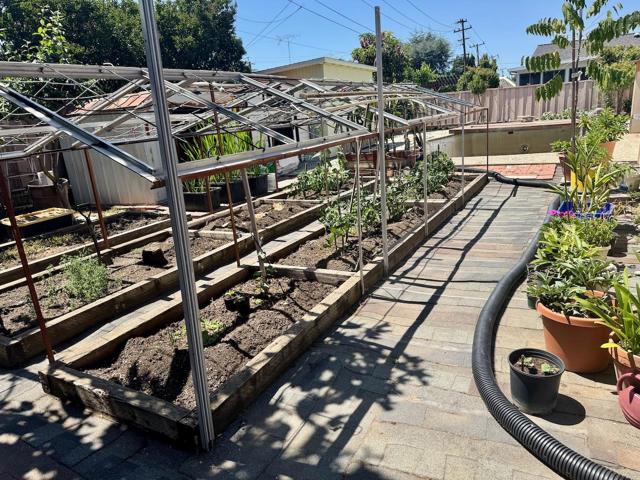 2009 Stonewood Lane, San Jose CA: https://media.crmls.org/mediaz/199d97c1-e4df-4e5a-b9b3-8adc595d873a.jpg