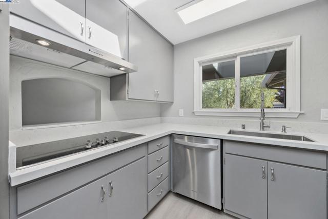 4580 Theresa Ave, Fremont CA: https://media.crmls.org/mediaz/199dcc54-f2c5-42d6-bf23-59f9cd752505.jpg