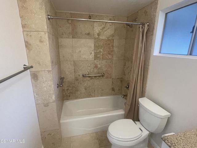 1375 Uppingham B Drive, Thousand Oaks CA: https://media.crmls.org/mediaz/199de668-ab8a-4a8d-bc05-66a09210591b.jpg