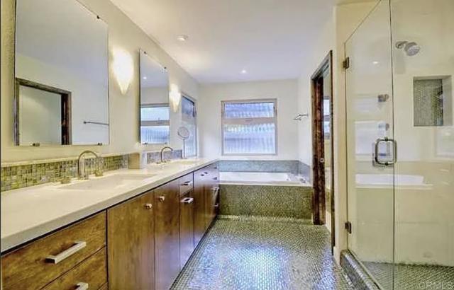 Detail Gallery Image 12 of 18 For 2895 Brentwood Ct, Carlsbad,  CA 92008 - 3 Beds | 3 Baths