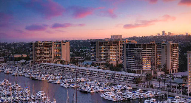 4335 Marina City, Marina del Rey CA: https://media.crmls.org/mediaz/199fa23d-00ef-4e0b-9db1-39778ef82bd8.jpg
