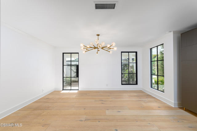 87 Pinecrest Road, Westlake Village CA: https://media.crmls.org/mediaz/199fb487-9d7d-442d-8922-798ca0f75720.jpg