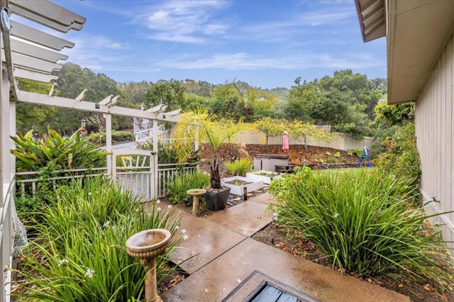 4 Harris Hill Drive, Novato CA: https://media.crmls.org/mediaz/199fc7df-fa43-465d-8f9e-1ba87f35f6dc.jpg