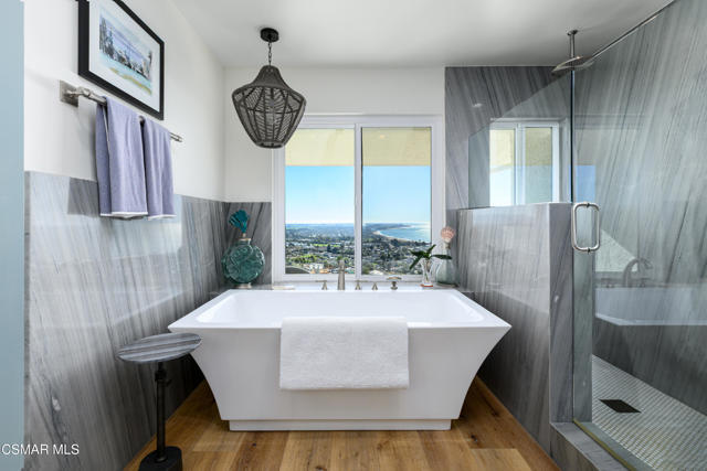 818 Caliente Lane, Ventura CA: https://media.crmls.org/mediaz/199febd5-a873-45c2-8fb5-7c3b1b946fad.jpg