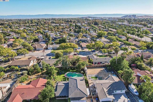35120 Cardiff Street, Newark CA: https://media.crmls.org/mediaz/19a05e29-bb31-4e80-971c-4af18a6542e6.jpg