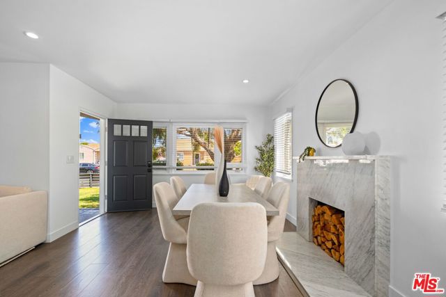6460 W 84th Street, Los Angeles CA: https://media.crmls.org/mediaz/19a06820-cbc8-44bc-96bb-19044c8be8cc.jpg