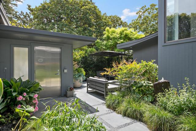 1101 Hamilton Avenue, Palo Alto CA: https://media.crmls.org/mediaz/19a071ce-bbdf-4429-a4bd-d1ac5b75845a.jpg
