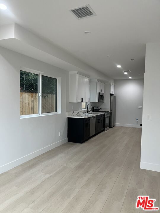 212 E 29th Street, Los Angeles CA: https://media.crmls.org/mediaz/19a094ea-6a58-4b26-b3ca-a9736b845ee7.jpg