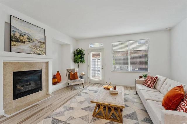 2521 Dakota Avenue, Santa Rosa CA: https://media.crmls.org/mediaz/19a11100-0d43-41b7-9ba1-37709f9bd201.jpg