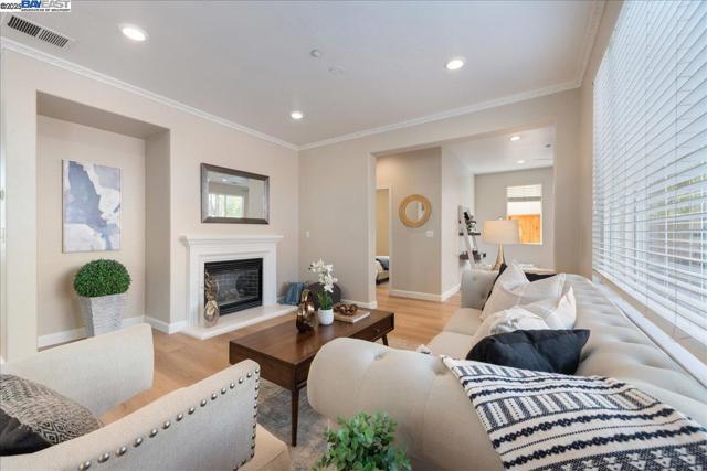 5200 N Forestdale Cir, Dublin CA: https://media.crmls.org/mediaz/19a1b8df-f79a-4e87-b105-db7b983252fa.jpg