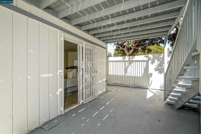 767 47Th St, Oakland CA: https://media.crmls.org/mediaz/19a1c07b-aaa2-4bb9-8dc4-66d252dff5b9.jpg