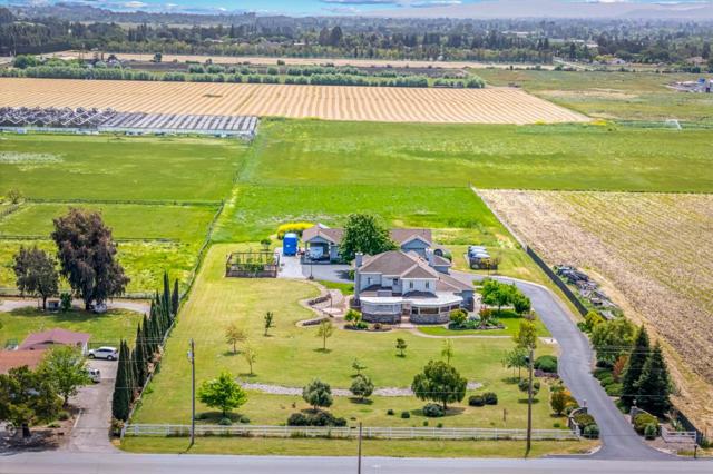 2340 Tennant Avenue, Morgan Hill CA: https://media.crmls.org/mediaz/19a1ceb0-165e-4492-8f60-73f69d582470.jpg