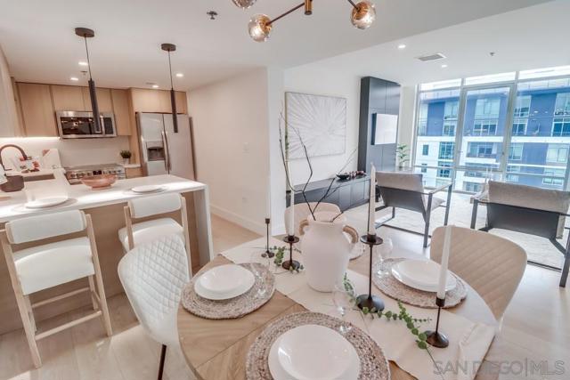 425 W W Beech St, San Diego CA: https://media.crmls.org/mediaz/19a268ee-8ef2-4574-89f9-d7c65fbe86c7.jpg
