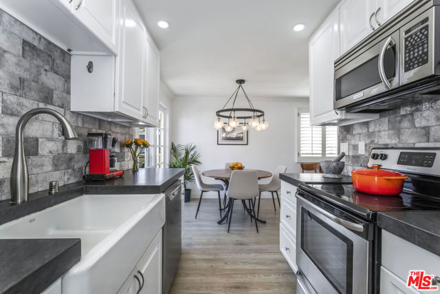 428 Hill Street, Santa Monica CA: https://media.crmls.org/mediaz/19a2bd6c-ee0d-4e38-a59e-812992bb4b7c.jpg