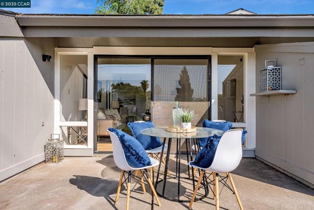 1335 Kenwal Rd, Concord CA: https://media.crmls.org/mediaz/19a2e1db-a136-4523-a234-c46601f5942f.jpg